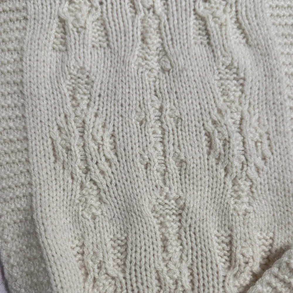 Geneva Cashmere Scarf with Cable Pattern - Picture 7 of 7